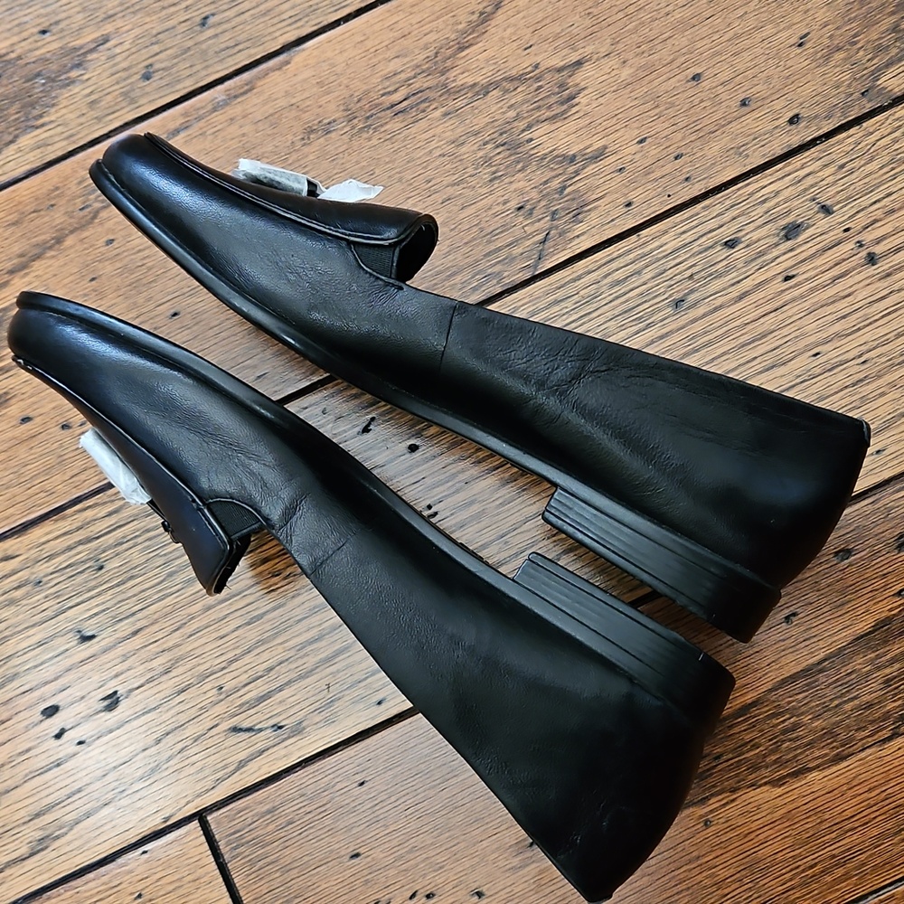 Trotters Black Leather Loafers Rubber Flexible Soles Size 10 N - Picture 8 of 9